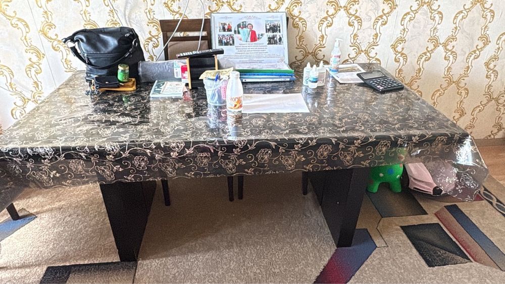 Стол + стулья, в хорошем состояний