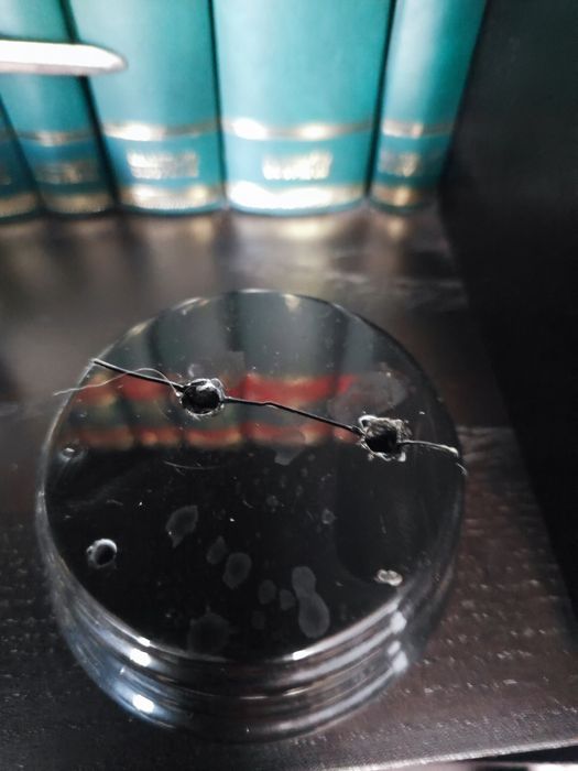 Vând statuetă cu armură, pe  postament, produsă de Marto,Toledo,Spania