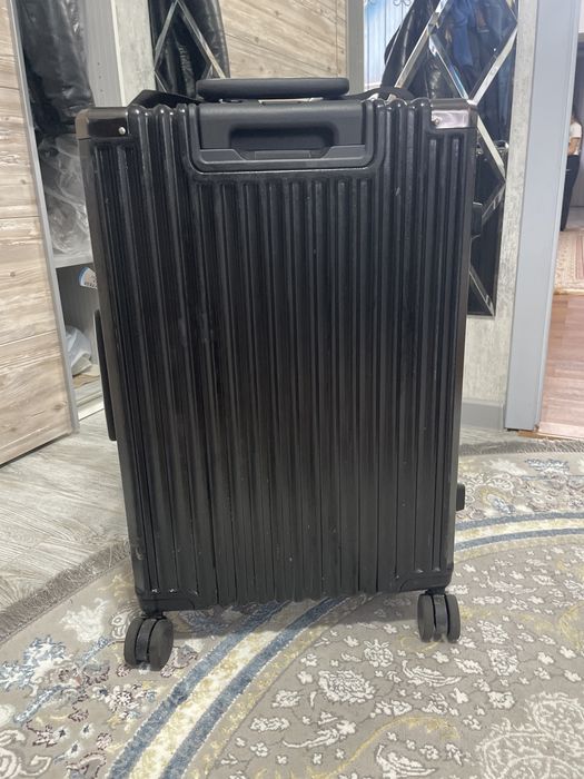 Чемодан новый