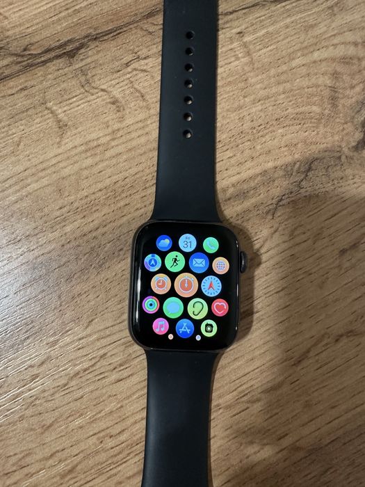 Продам apple watch 5 - 44 mm