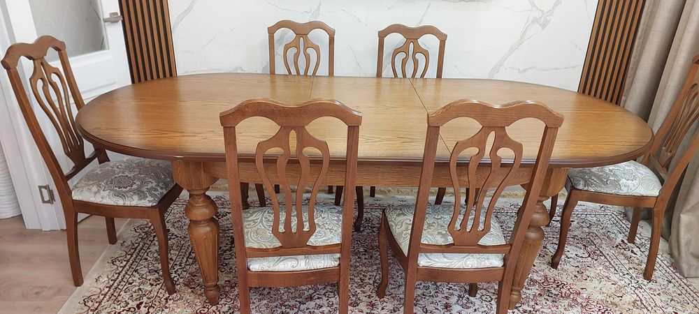 Стол со стульями