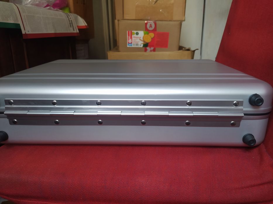 Продам алюминиевый кейс-дипломат