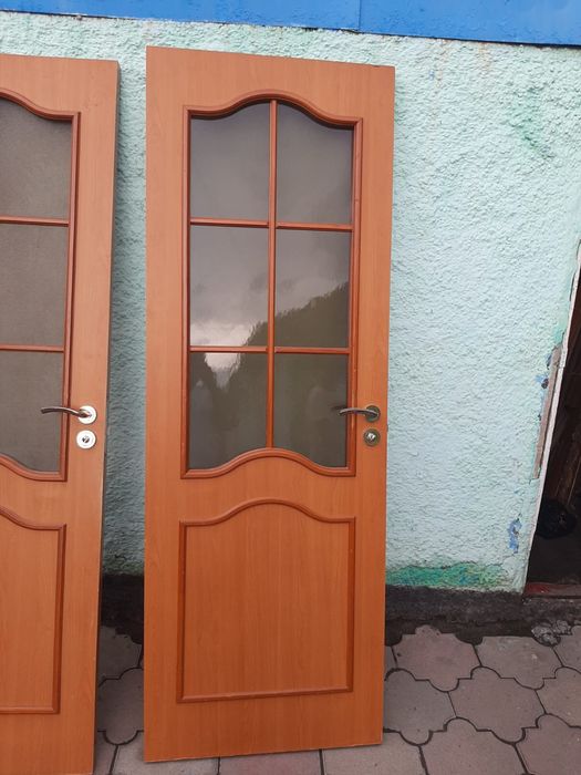 Продам деревянные двери .