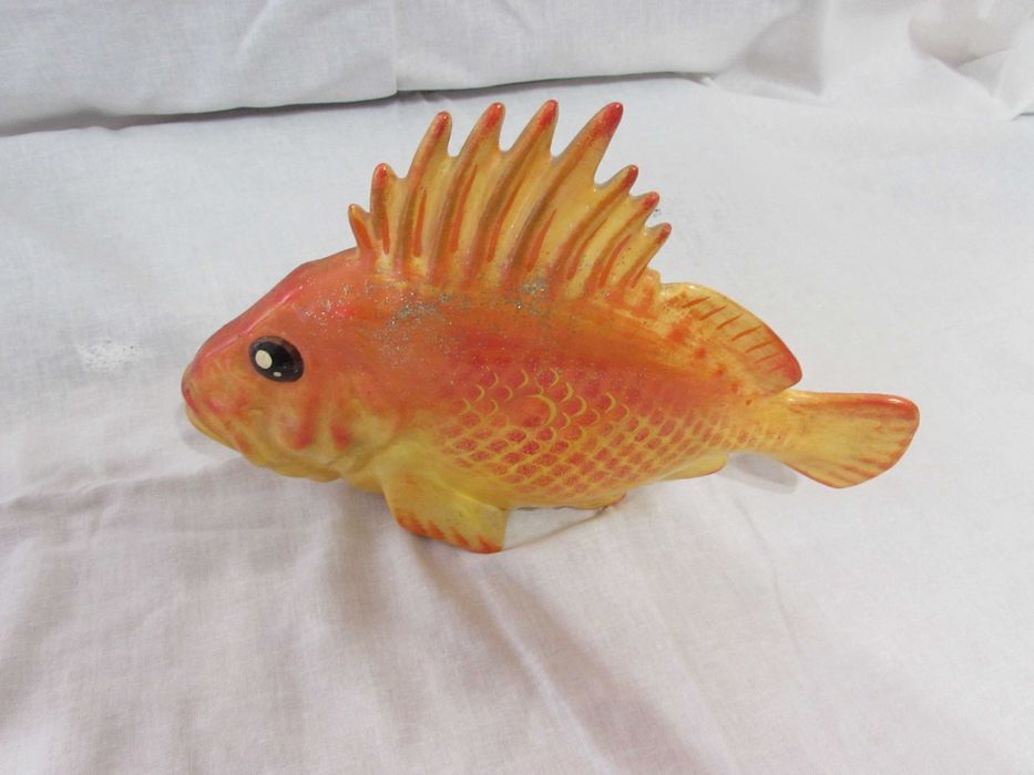 фигурки на животни и луксозна кутия за бижута