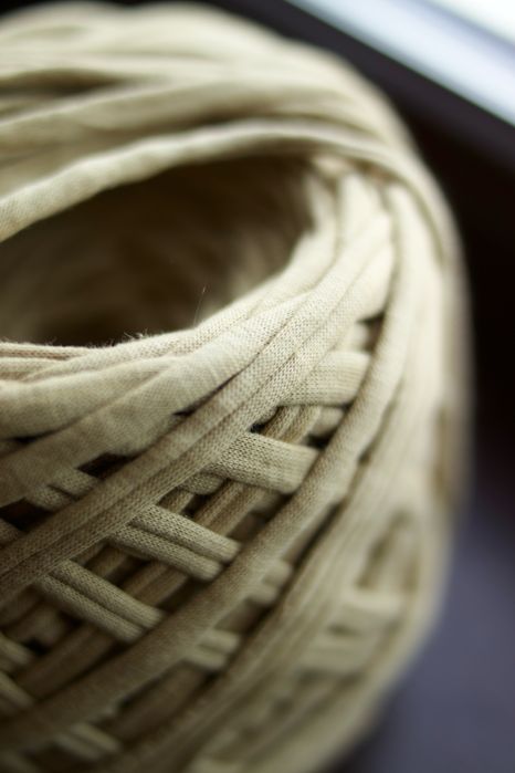 Продам две пряжи.