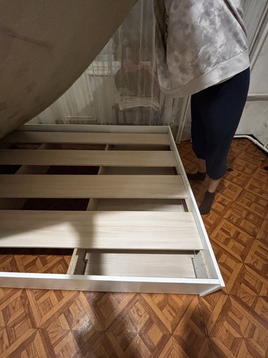 Кровать для спальни