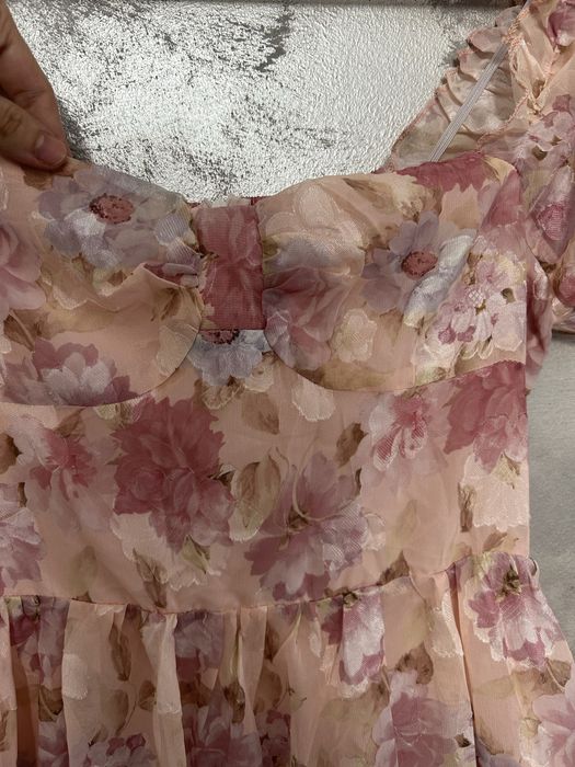 Rochie midi cu flori si maneci bufante