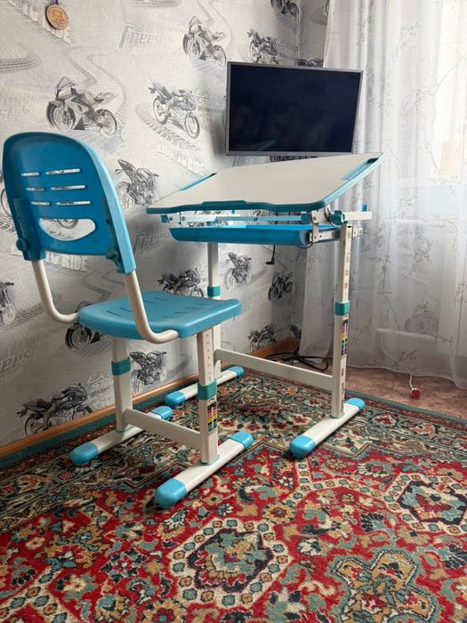 Продам школьную парту