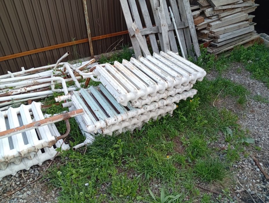 Продам чугунные батареи б у.