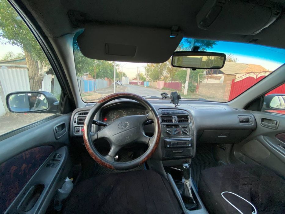 Toyota avensis 1999 года