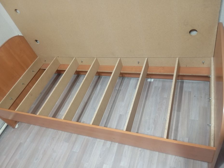 Продается мощная кровать.