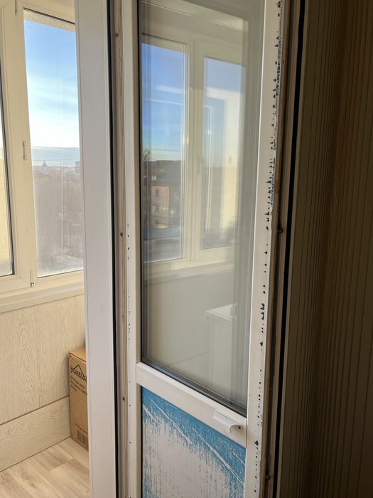 Продам болконную дверь