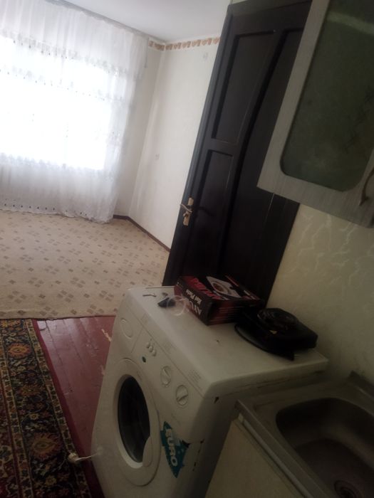 Сдам 1/2/4 в бывшем общежитии 270$ ,на метро БИЙ,М.Горького,ванна,туал