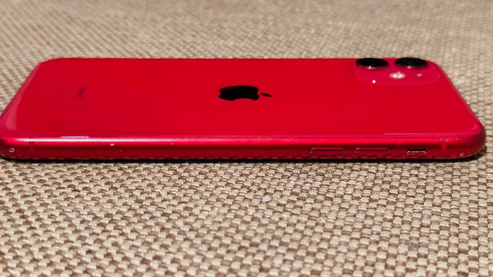 iPhone 11 64GB RED