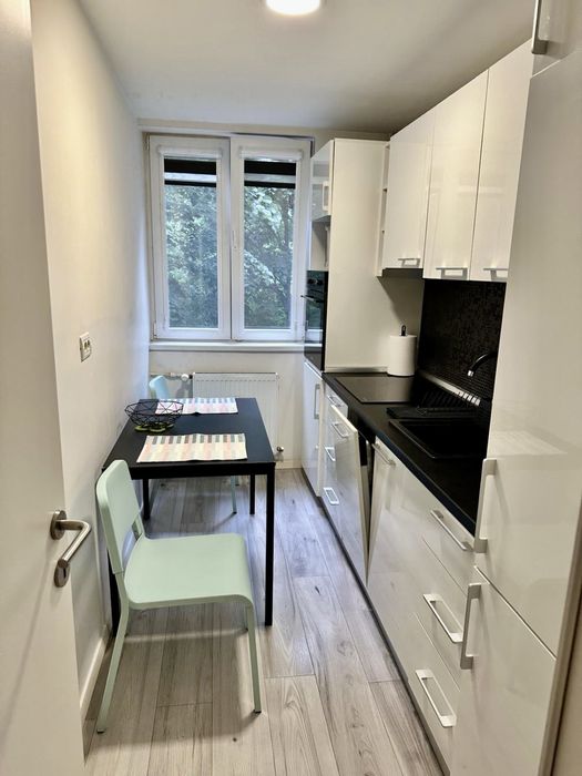 Se vinde apartament cu 2 camere decomandat, situat în Sector 4, Aleea Dorohoi nr. 2