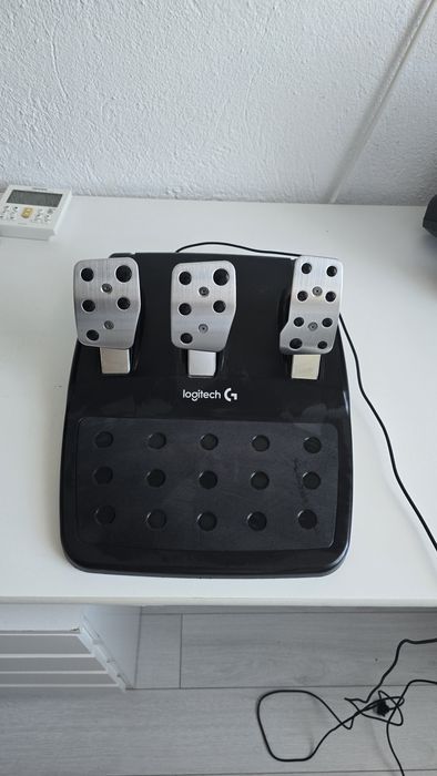 Logitech G29- Волан, педали и скоростен лост