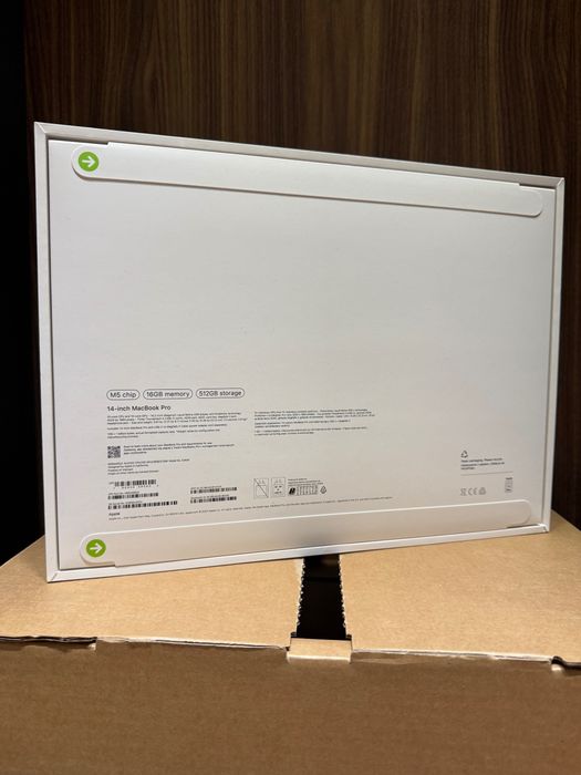 НОВ, НЕРАЗОПАКОВАН! Apple MacBook Pro/M5 chip/14"/16GB RAM/512GB SSD