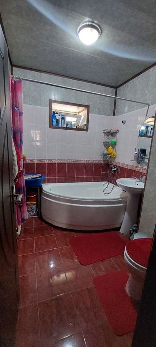 Квартира первая этаж 3 комнатная. уютное дом нашего дома срочно продаё