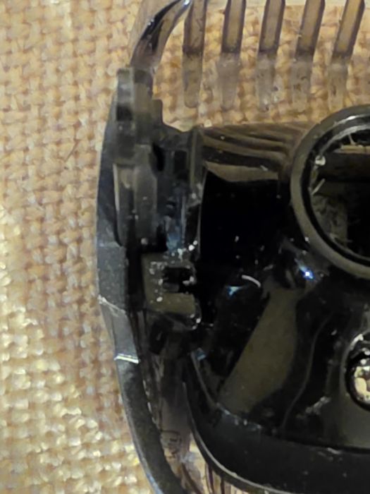 Тример за брада със засмукване Philips Series 7000 BT7210/15