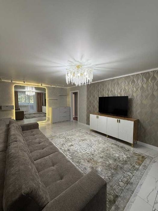 2-комн. квартира, 75м², 1/10 этаж, 7-й микрорайон.