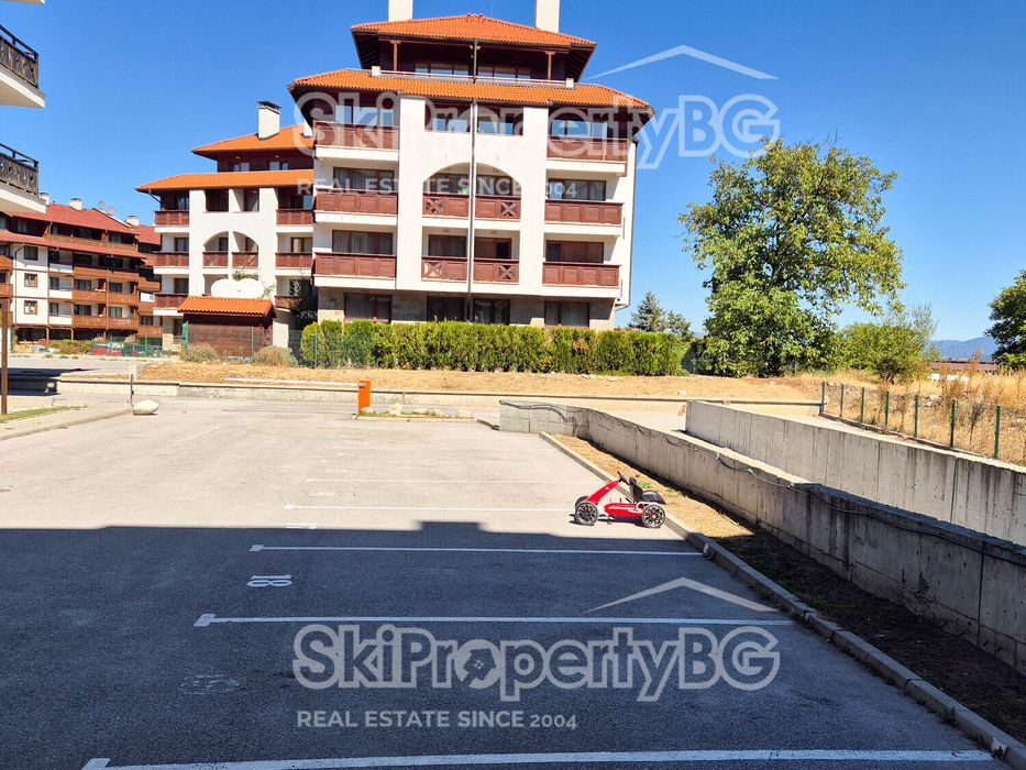 Двустаен апартамент с паркомясто и добра локация в Банско!