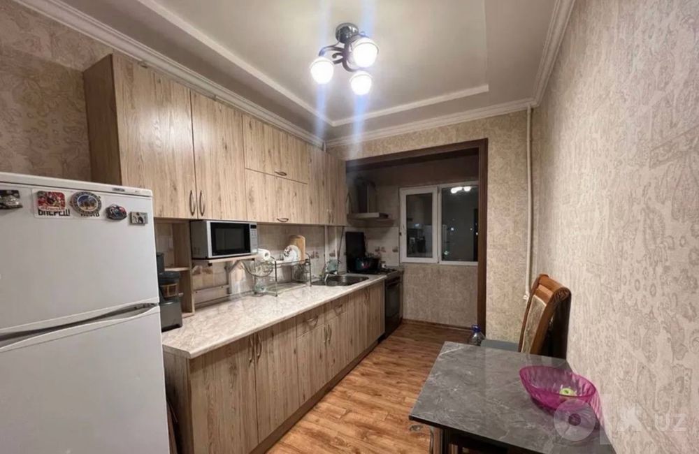 Максим Горкий метро 3 ком сотилади