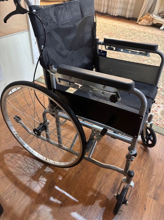 Коляска инвалидная, есть дополнительная спинка