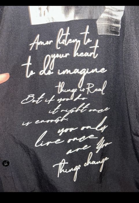 Cămașa neagră cu Taylor Swift