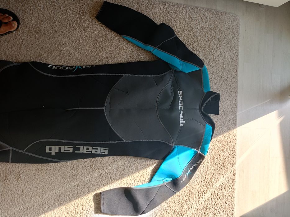 Vând costume de neopren scufundari Seac, nou nout,mărimea XXL grosimea