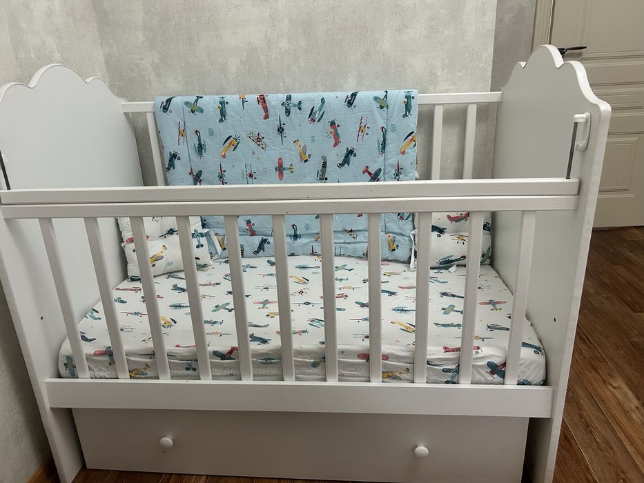 Детская кроватка с матрасом