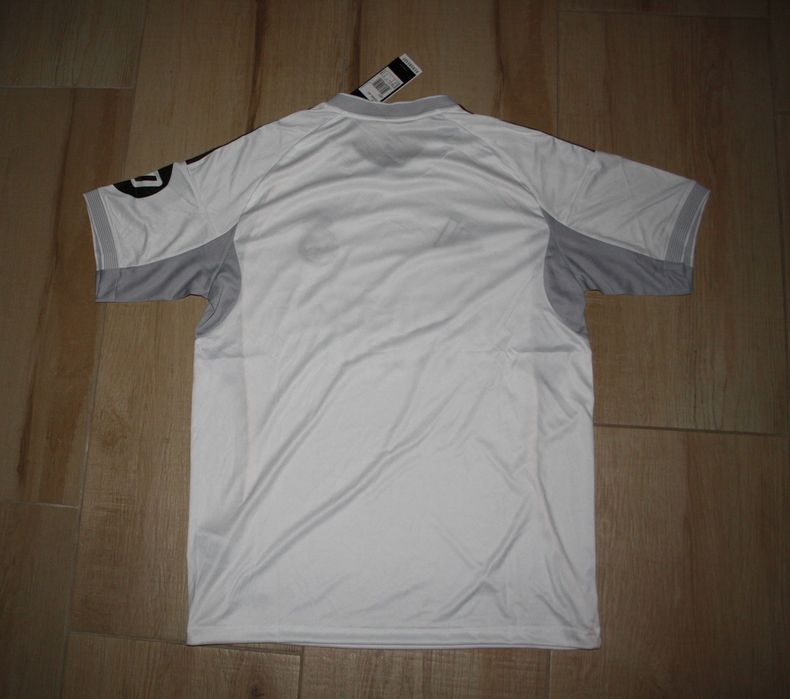 Real Madrid 25/26 домакински екип