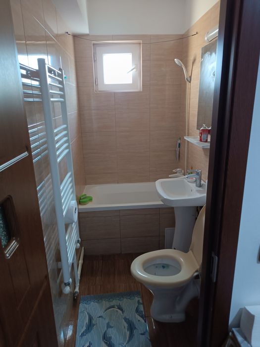 Închiriez apartament
