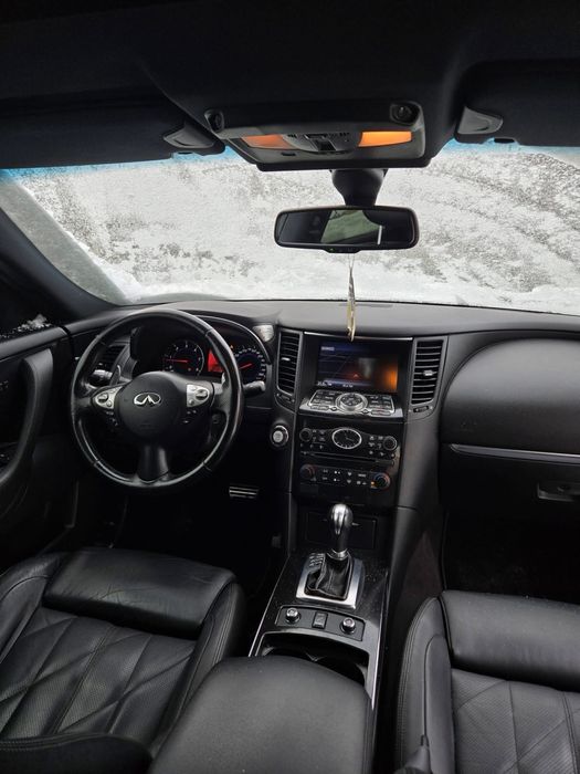 Infiniti FX30  S , 3.0d / Schimb cu Logan