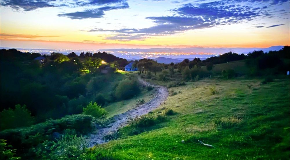 Casă tradițională cu 70 ari teren cu utilități în Copalnic Deal