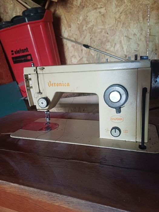 Vând mașină de cusut  Veronica