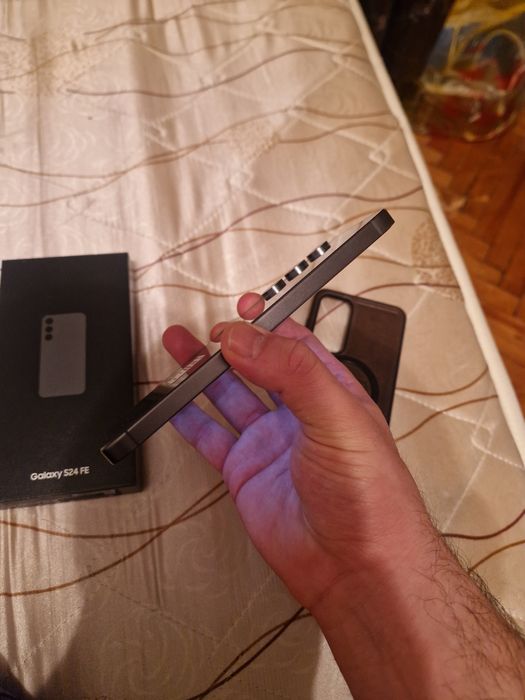 Samsung s24fe 8/128gb