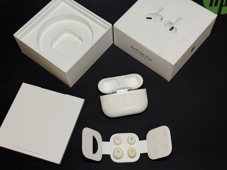 Оригинальный кейс AirPods Pro 1 / Wireless Charging Case