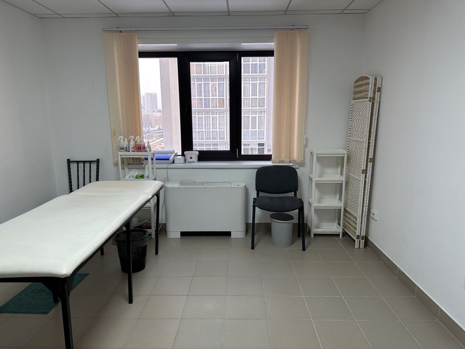 Сдаю кушетку в БЦ 33