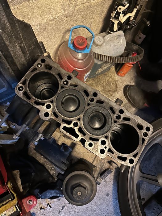 Глава/блок/преден мост/акутоатор/бутало/биела VW  tiguan