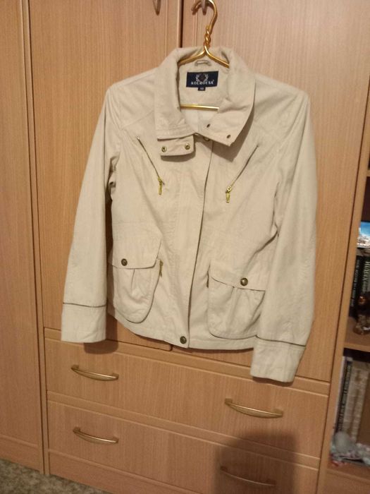 Ветровка женская