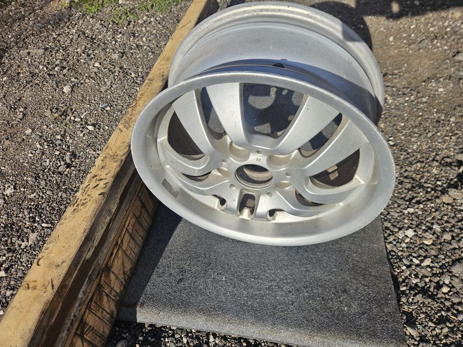 Una bucata janta aliaj r16 originala BMW E36 eh2