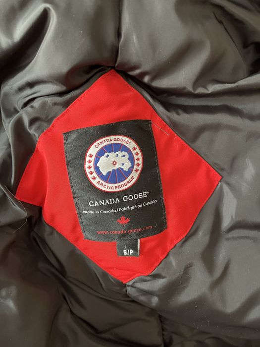 Продаётся оригинальная парка Canada Goose