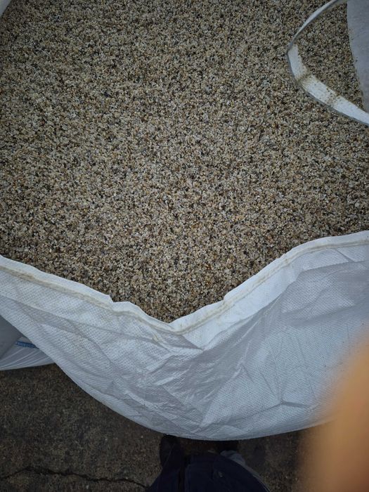 NISIP CUARTOS umed 2-4 mm pe stoc