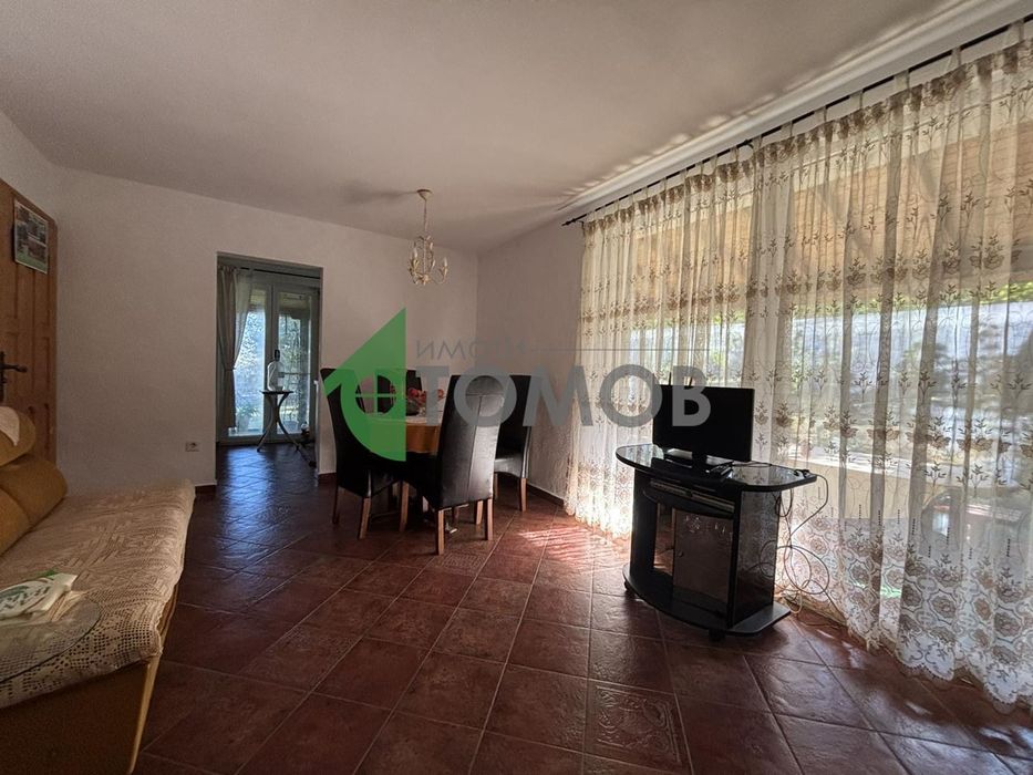 Невероятна къща на три етажа в село Яворово