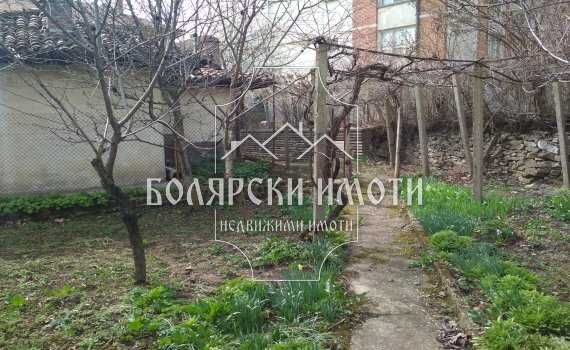 Къща с голям двор в Центъра на Горна Оряховица