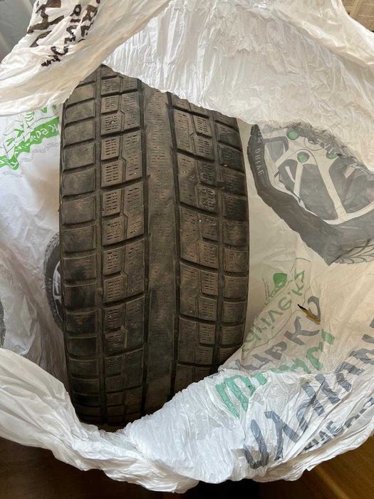 Продам резину БУ 285 45 R22 зима