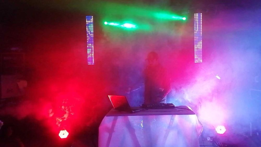 Inchiriez sistem sonorizare,lumini si pixel bars