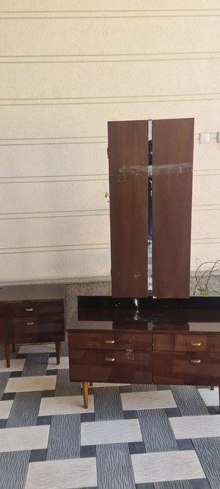 Стенка тумбочка и трюмо