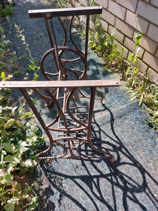 Подставка под швейную машину