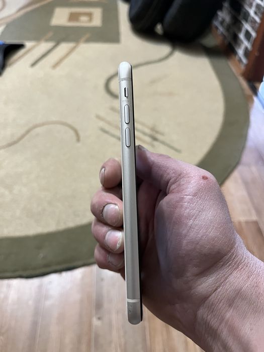 Айфон 11 в хорошем состоянии.